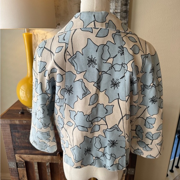 Blue Floral cropped button up jacket with 3/4 sleeves - size S - Picture 6 of 8